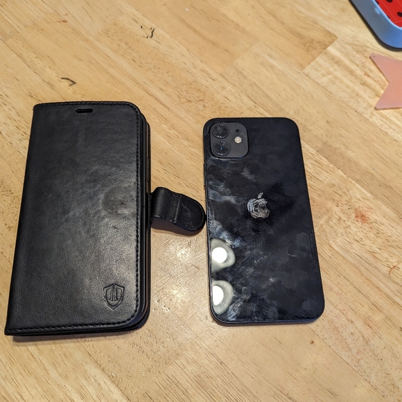 iPhone 12 - Picture 3 of 3